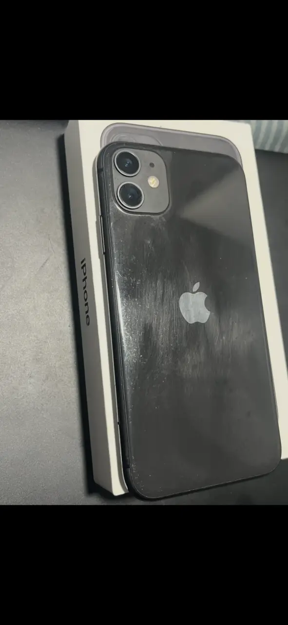 iPhone 11 negro en buen estado - 1