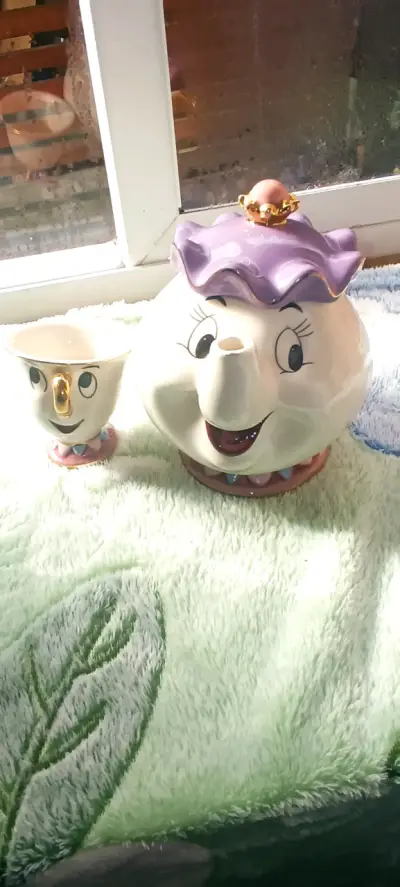 Juego de tetera y taza de cerámica estilo Disney - miniatura 1