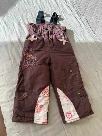 Pantalones de nieve para niña con tirantes ajustables - miniatura 1