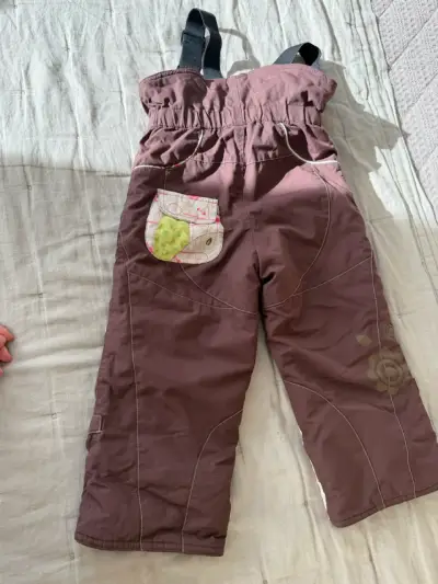 Pantalones de nieve para niña con tirantes ajustables - miniatura 2