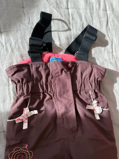 Pantalones de nieve para niña con tirantes ajustables - miniatura 3