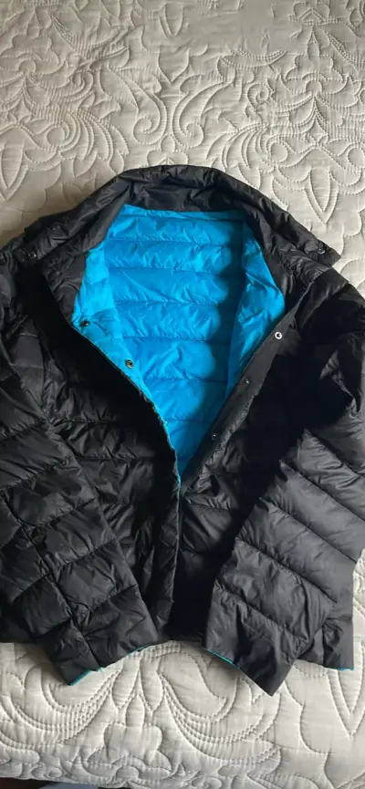 Chaqueta acolchada negra con interior azul - miniatura 1