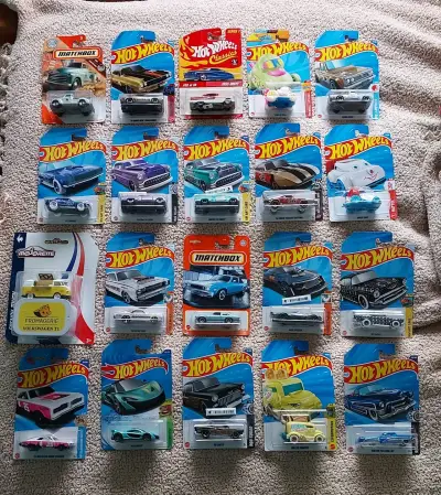 Colección de autos Hot Wheels Matchbox Majorette - miniatura 2
