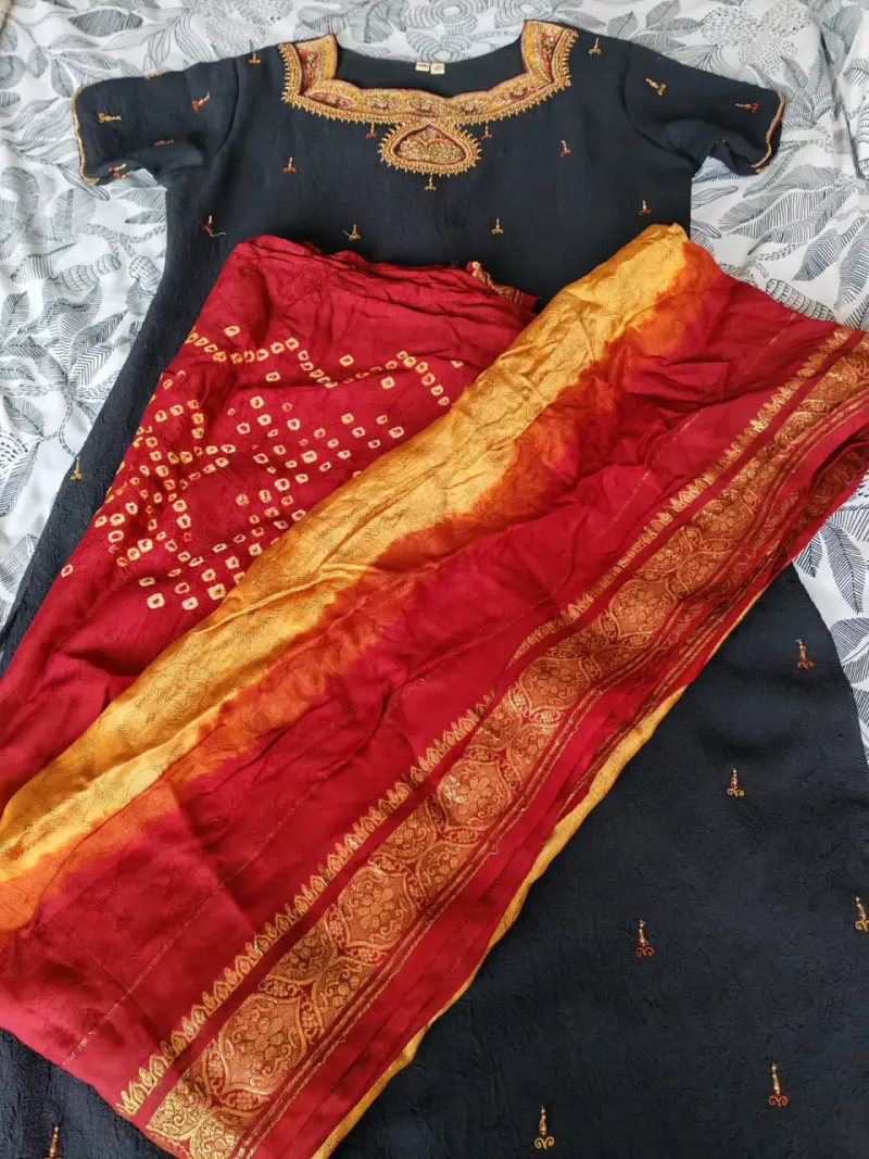 Vestido hindú bordado y pañuelo sari original - 3