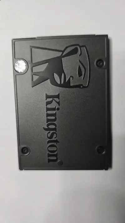 Disco SSD Kingston 960GB en buen estado - miniatura 2