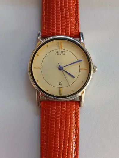 Reloj Citizen Quartz con Correa Naranja - miniatura 1