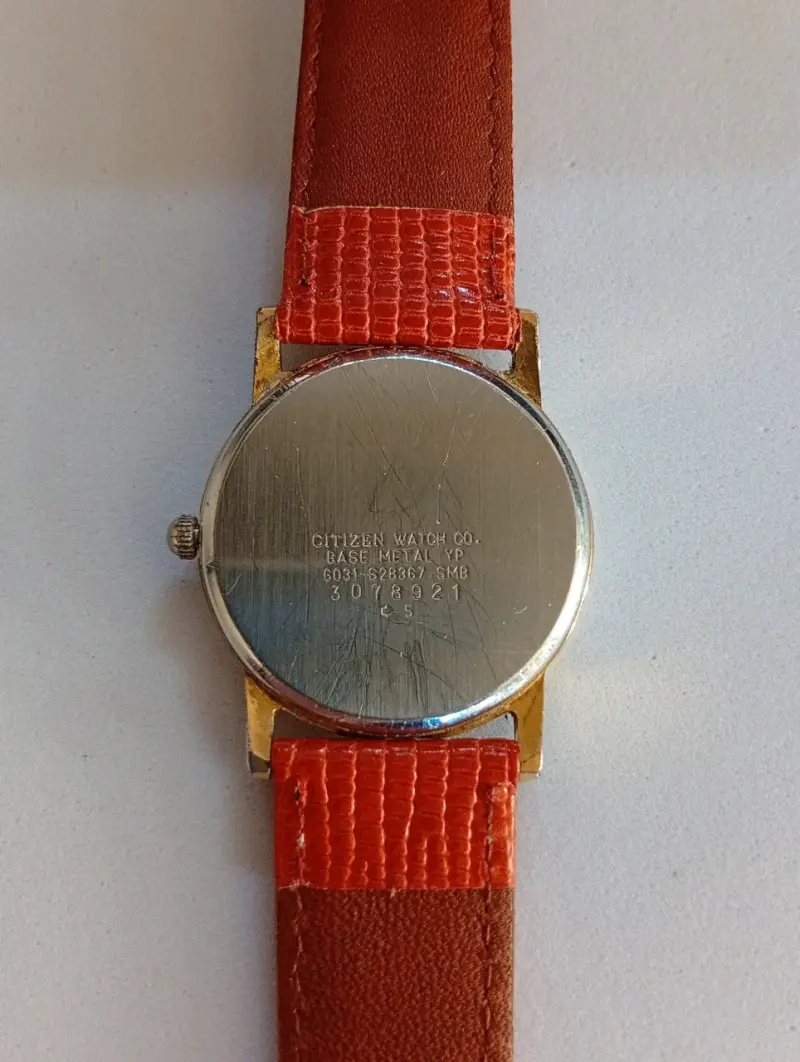 Reloj Citizen Quartz con Correa Naranja - 2