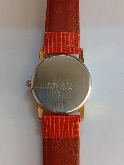 Reloj Citizen Quartz con Correa Naranja - miniatura 2
