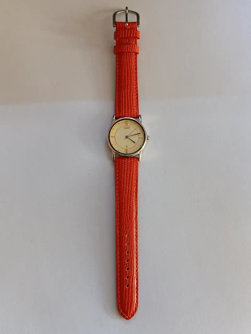 Reloj Citizen Quartz con Correa Naranja - 3