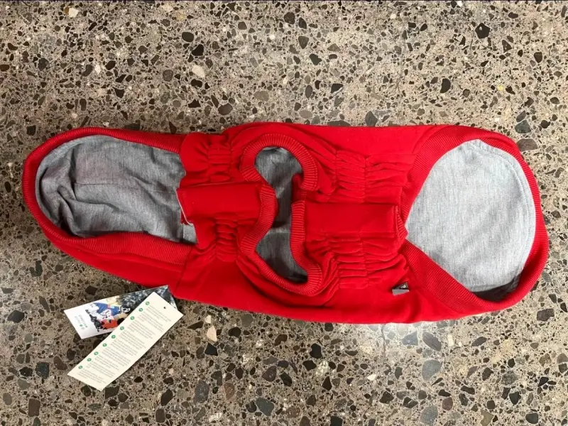 Abrigo para perro rojo y morado con diseño a rayas - 2