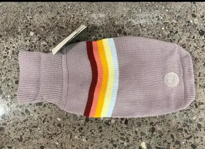 Abrigo para perro rojo y morado con diseño a rayas - miniatura 3