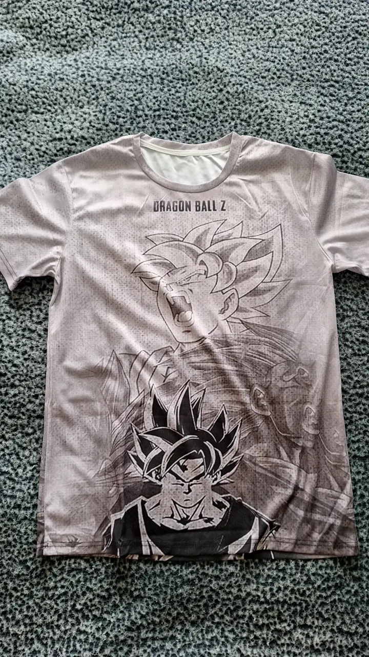 Polera Dragon Ball Z con diseño de Goku talla m