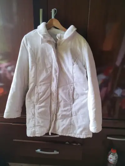 Abrigo de mujer blanco con cierre - miniatura 1