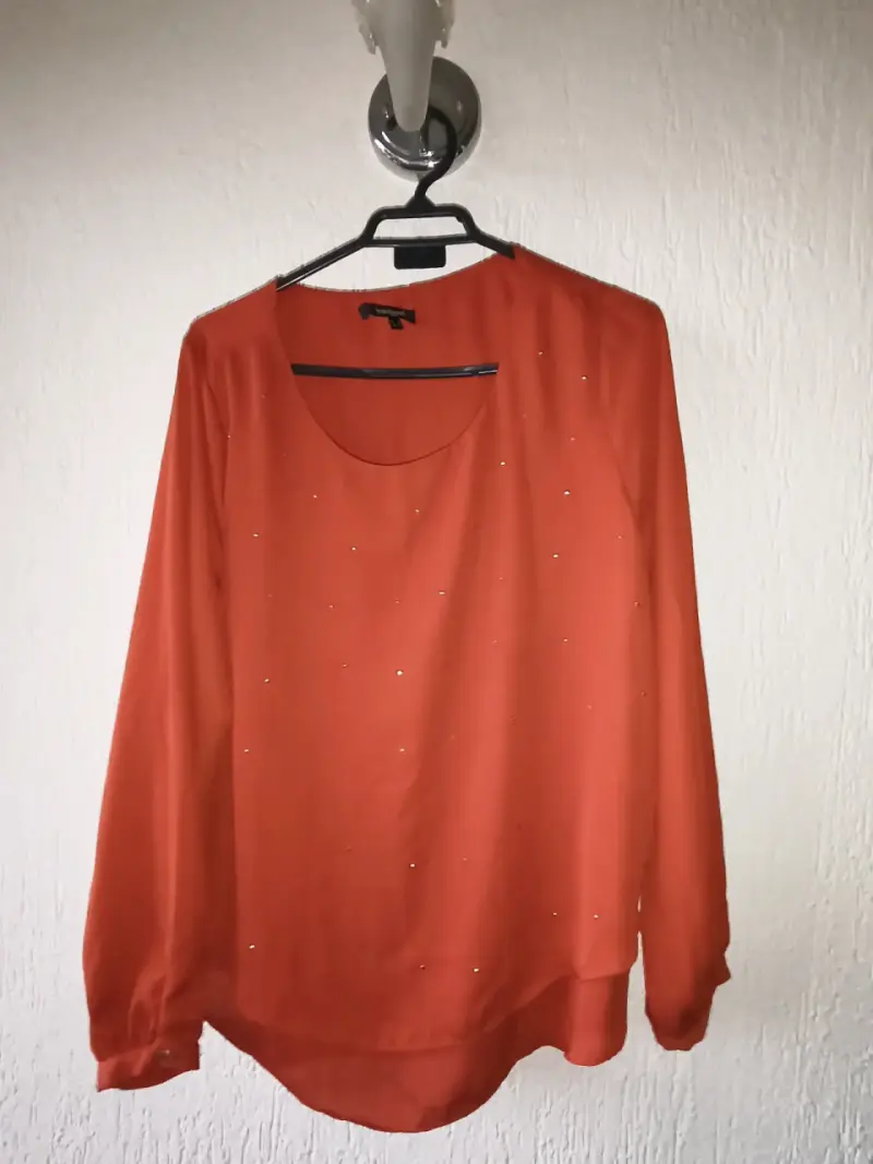 Blusa terracota Cacharel con detalles brillantes - 1