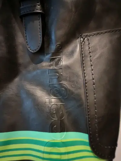 Bolso de cuero negro con diseño Desigual - miniatura 1