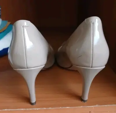 Zapatos de Tacón Beige Clarks Elegantes - miniatura 1