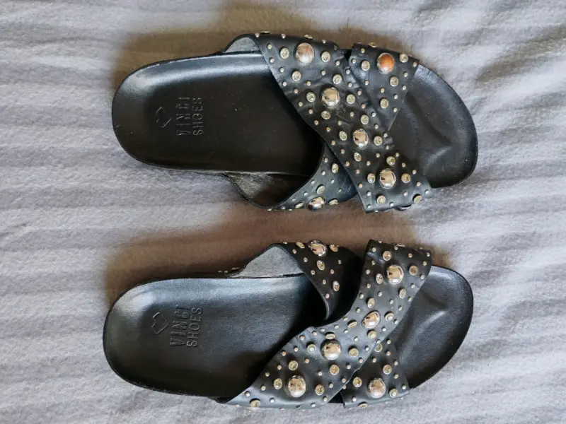 Sandalias negras con tachas Vincci Shoes - 2