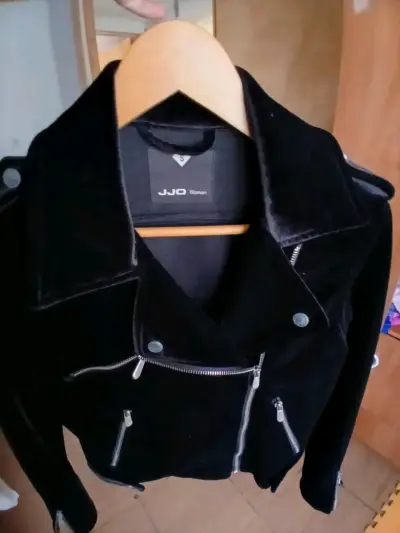Chaqueta aterciopelada negra para mujer - miniatura 1