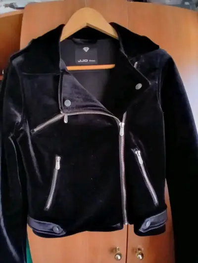Chaqueta aterciopelada negra para mujer - miniatura 2