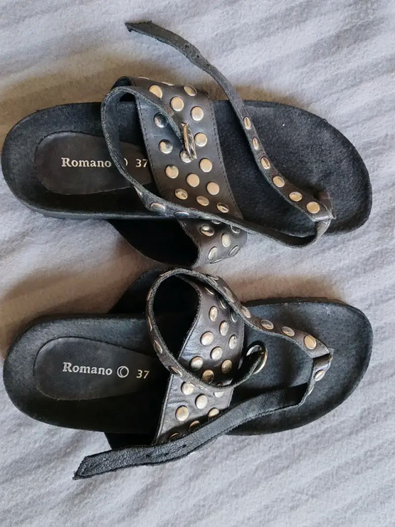 Sandalias negras con tachas Romano talla 37 - 2