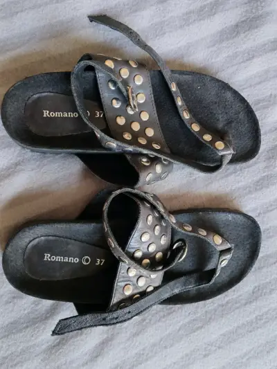 Sandalias negras con tachas Romano talla 37 - miniatura 2
