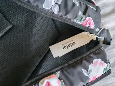 Mochila floral negra con rosas Artfor - miniatura 1