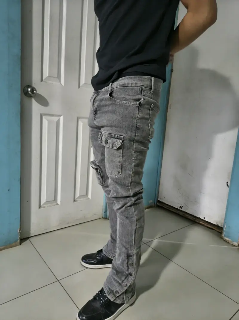 Jeans grises con bolsillos laterales para hombre - 2