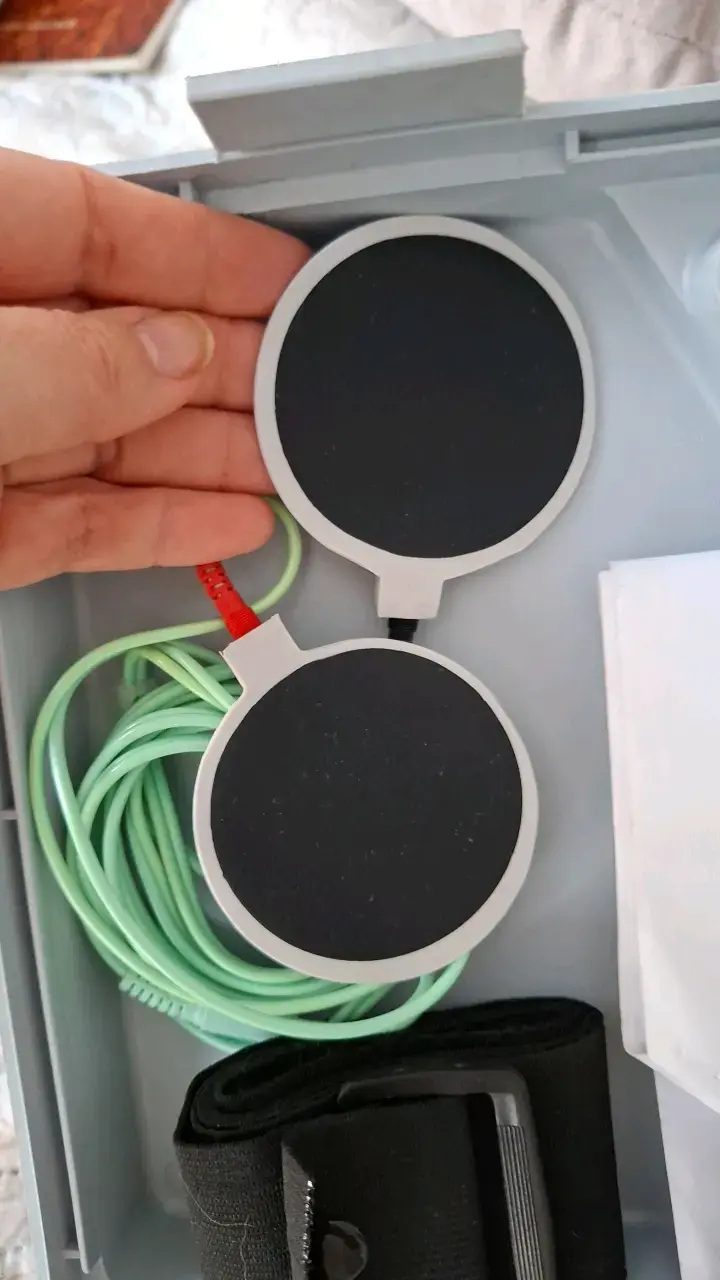 Electroestimulador CEC Stim 4 con accesorios - 2