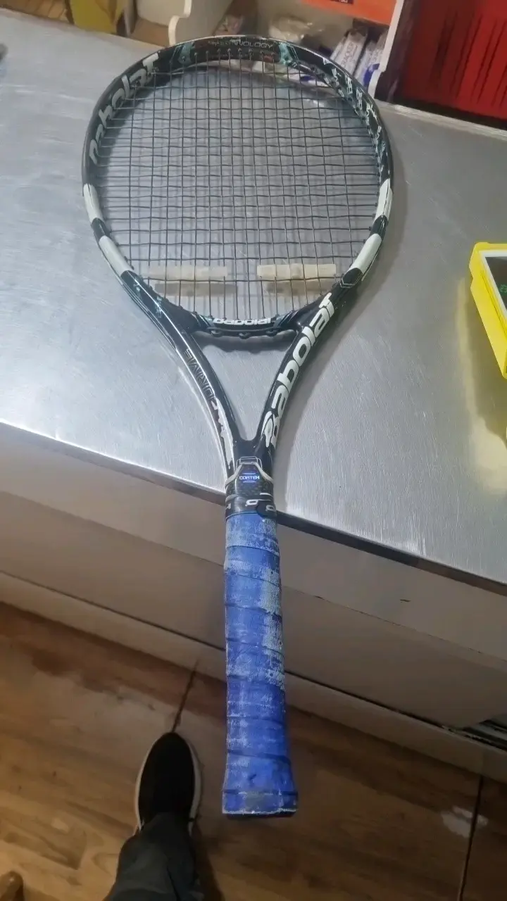 Raqueta de tenis Babolat con grip azul - 1