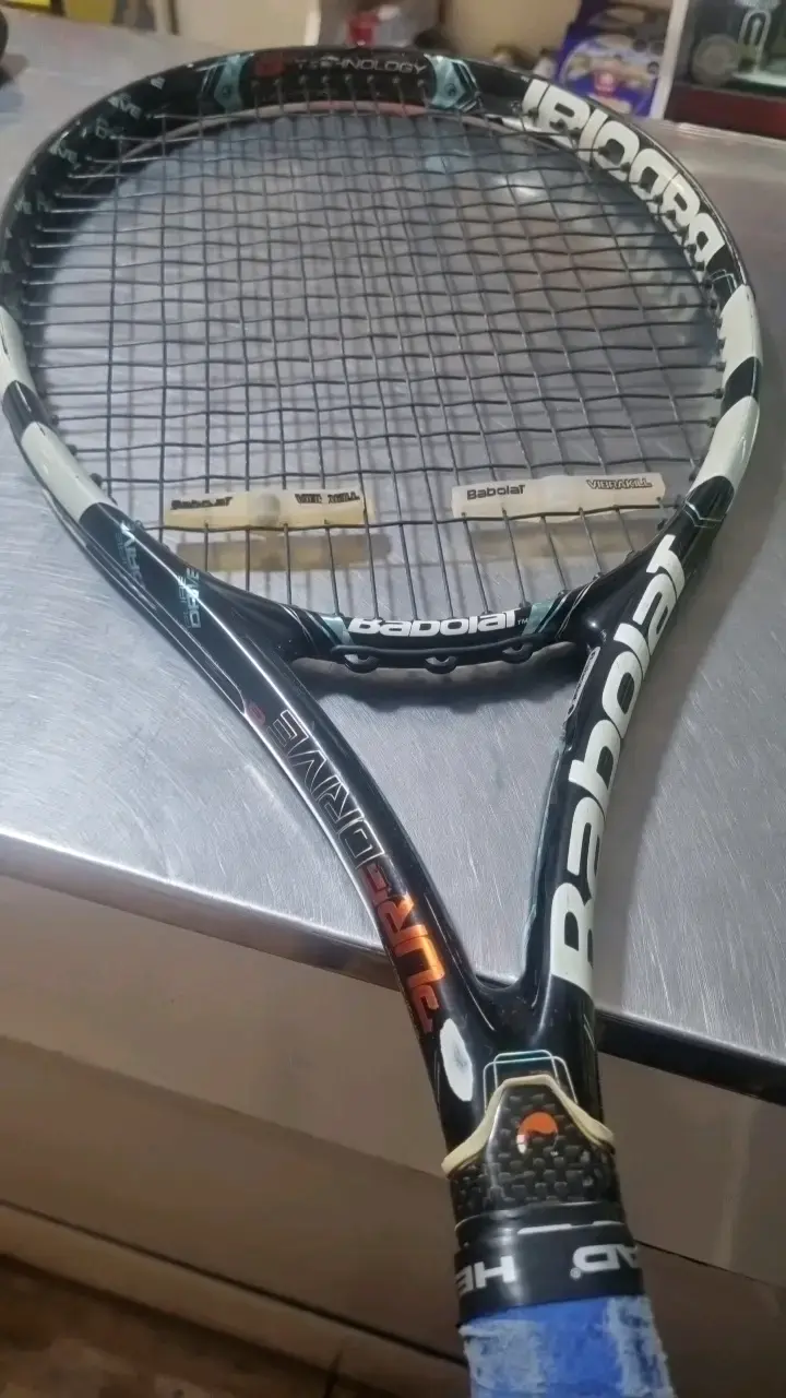 Raqueta de tenis Babolat con grip azul - 3