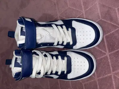 Zapatillas deportivas Nike blancas y azules - miniatura 2