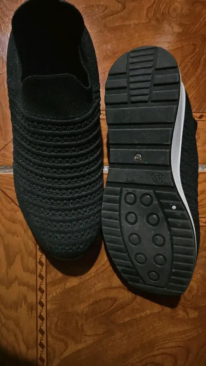Zapatillas negras con aplicación dorada mujer - 3