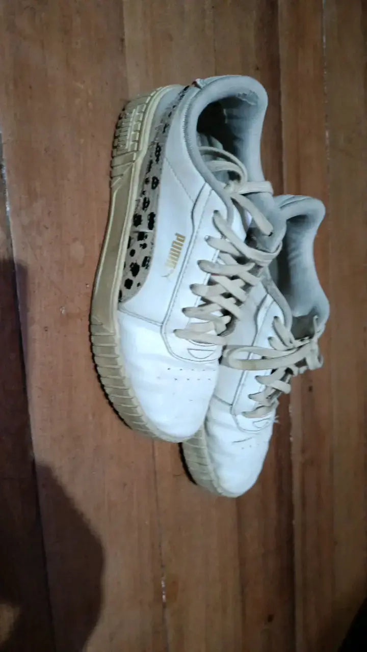 Zapatillas deportivas Puma blancas usadas