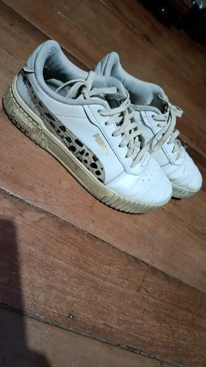 Zapatillas deportivas Puma blancas usadas - 2