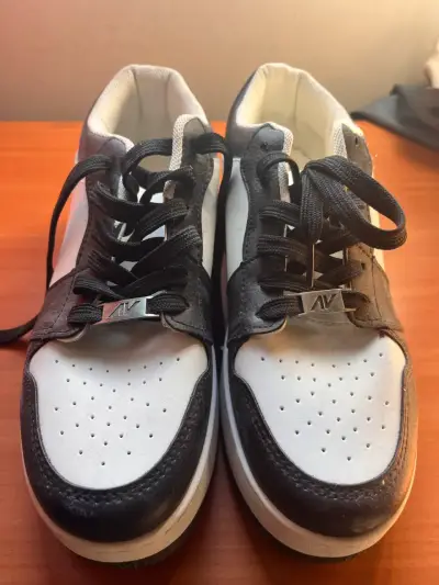 Zapatillas deportivas blancas y negras AgTa - miniatura 1