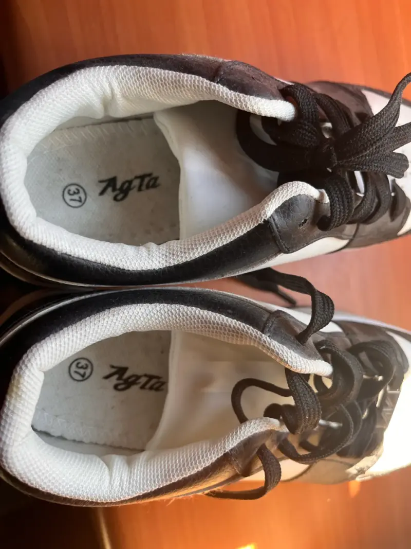 Zapatillas deportivas blancas y negras AgTa - 2