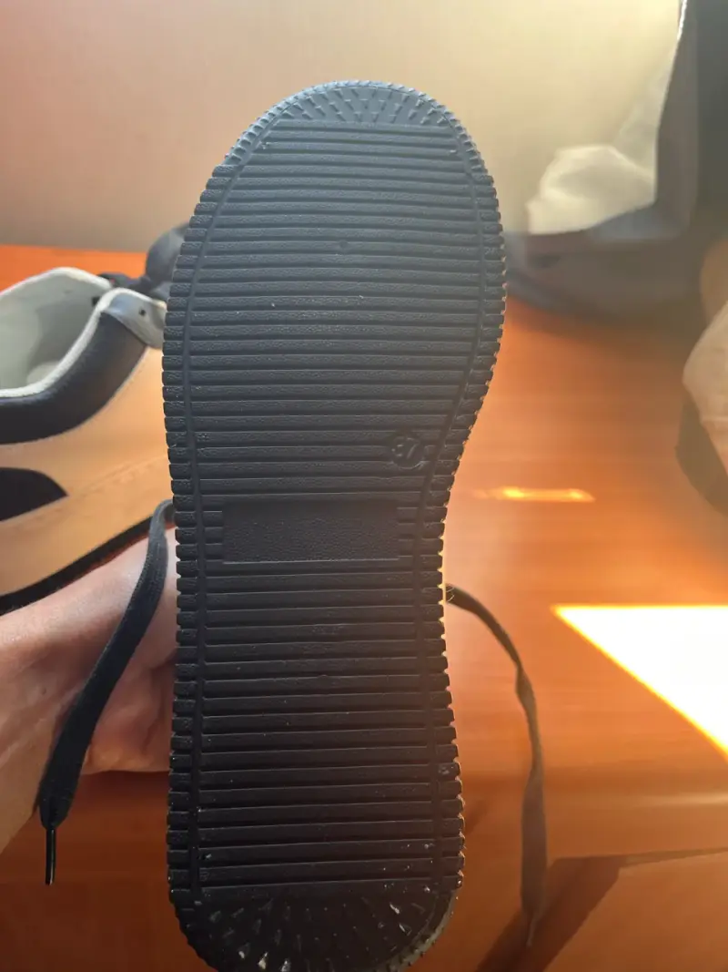 Zapatillas deportivas blancas y negras AgTa - 3