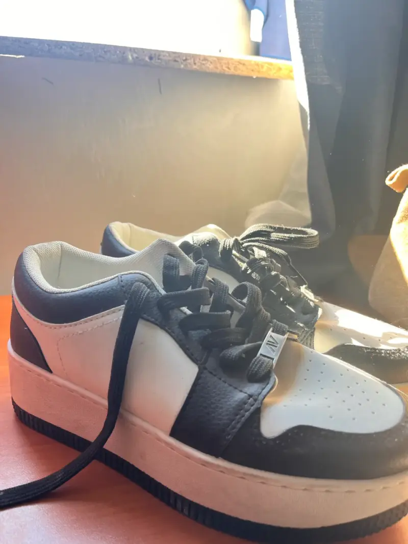 Zapatillas deportivas blancas y negras AgTa - 4