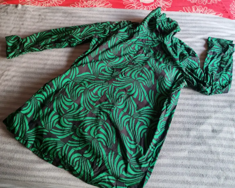 Blusa algodón estampada verde y negro