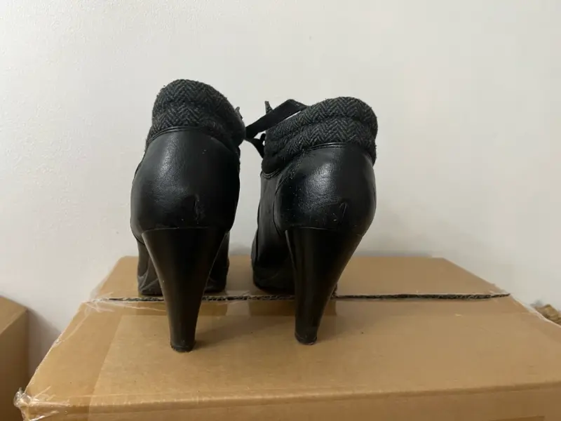 Botines de cuero negro con tacón alto - 2