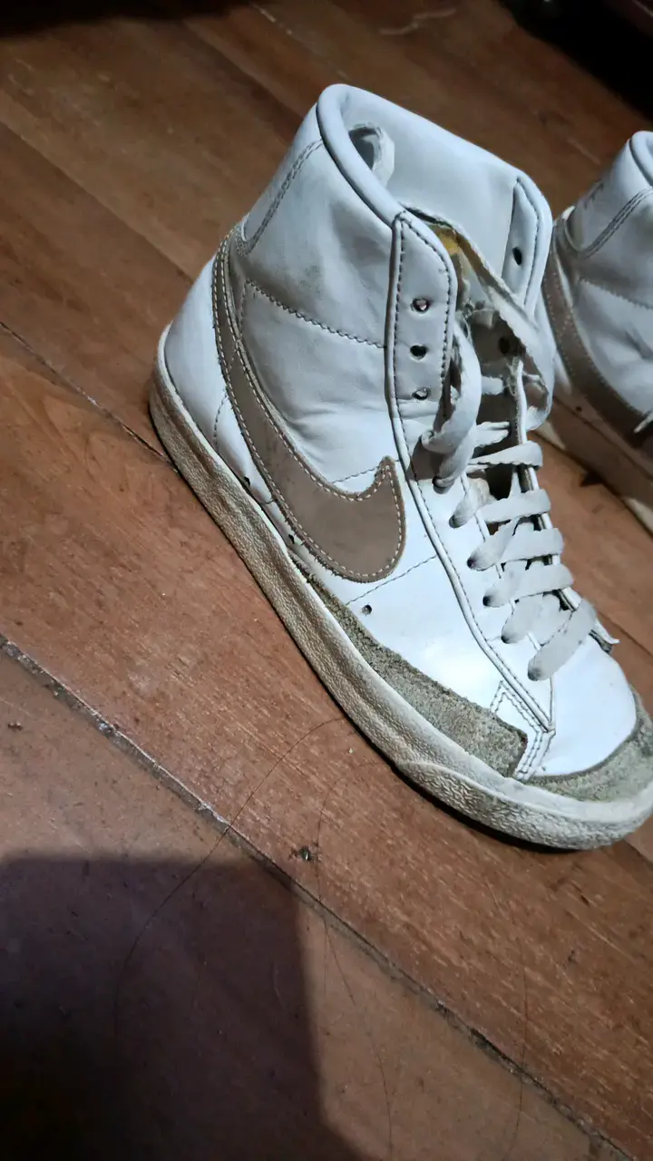 Zapatillas altas blancas con logo lateral - 2