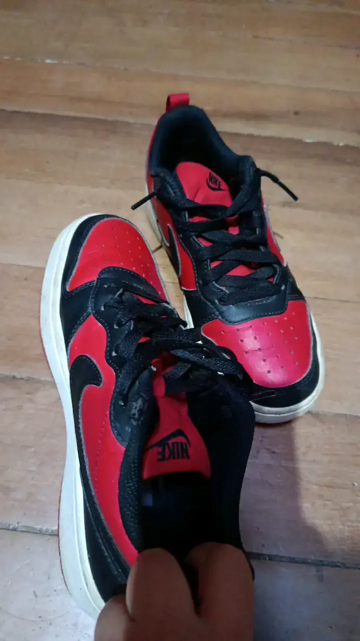Zapatillas deportivas Nike rojas y negras - 3