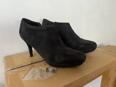 Botines de tacón alto negros para mujer - miniatura 1