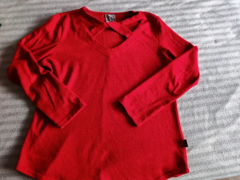 Sweater rojo de manga larga para mujer