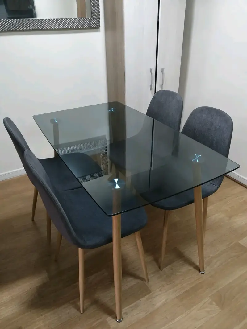 Juego de comedor con 4 sillas y mesa de vidrio - 2