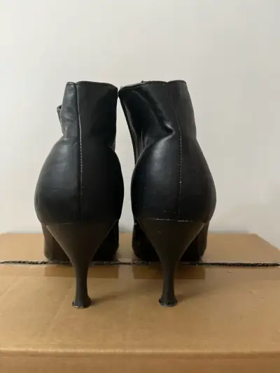 Botines de cuero negro con tacón alto - miniatura 3