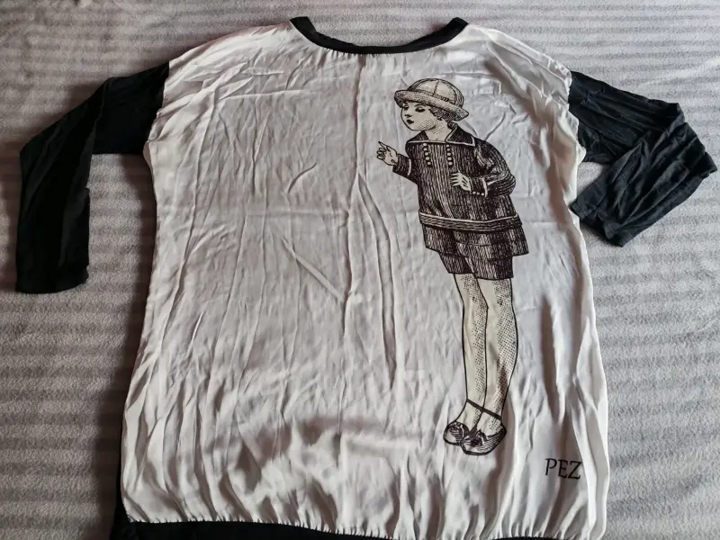 Polera manga larga con diseño vintage