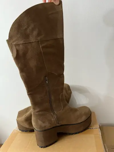 Botas de gamuza marrón con plataforma - miniatura 1