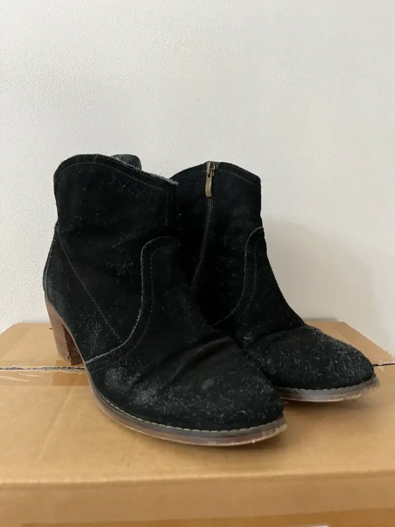 Botines de gamuza negros con tacón bajo - 1