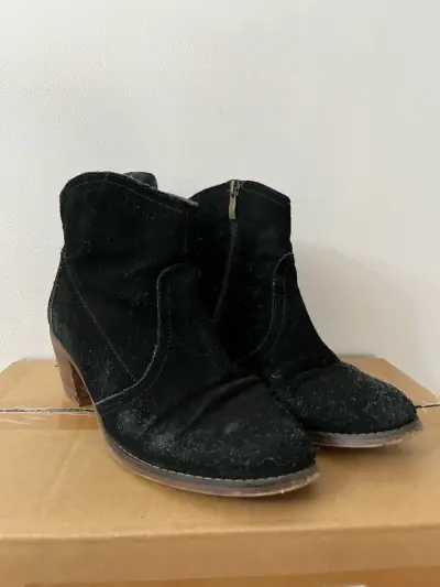 Botines de gamuza negros con tacón bajo - miniatura 1